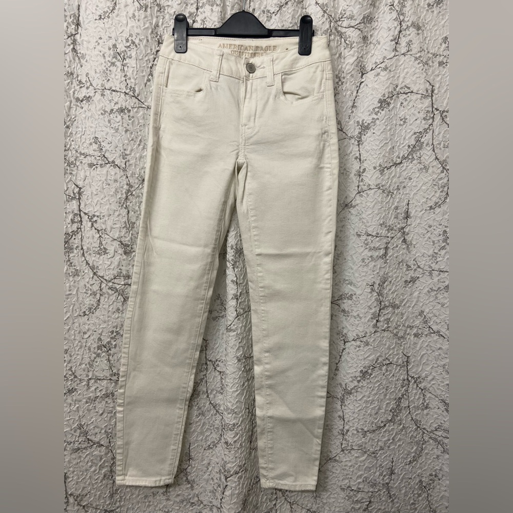 American Eagle Women's Off-White Straight Leg Jeans Size 0